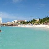 Cum te poţi angaja în Palm Beach pentru cel puţin 1.600 de dolari pe lună